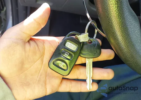 2013 Hyundai Elantra Gls z USA, uszkodzony, nr VIN KMHDH4AE7DU748508